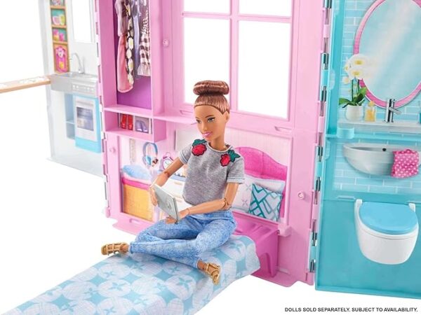 Barbie casa de muñecas, juego portátil de 1 piso con piscina y accesorios - Imagen 4