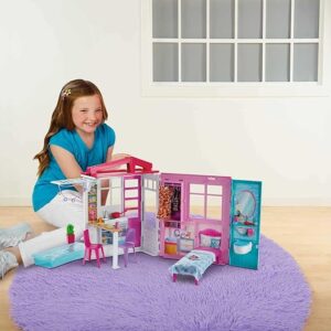 Barbie casa de muñecas, juego portátil de 1 piso con piscina y accesorios
