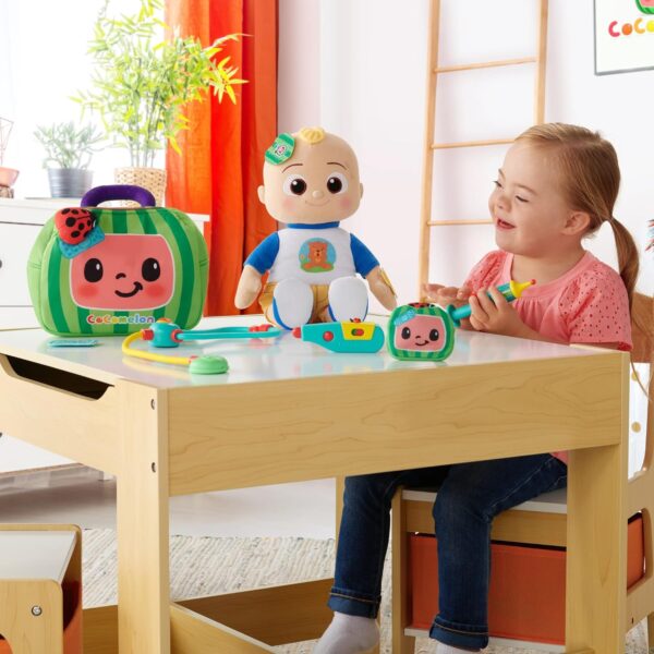 Cocomelon con sonidos, luces y accesorios médicos - Imagen 4