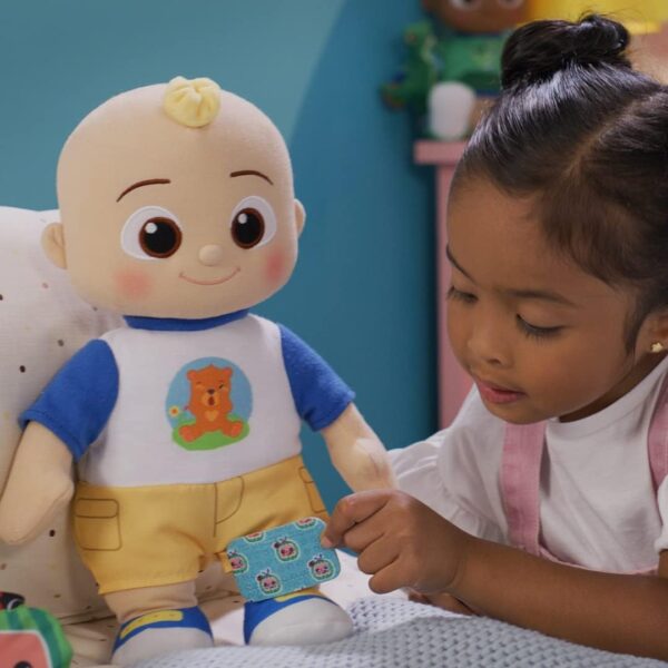 Cocomelon con sonidos, luces y accesorios médicos - Imagen 9