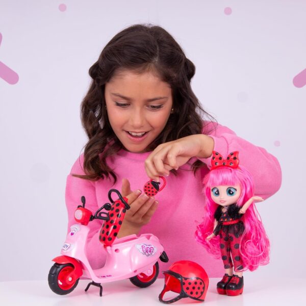 Cry babies BFF Lady con su scooter - Imagen 7