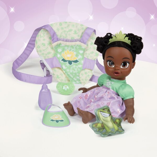 Princesa Tiana bebé con cargador portabebé y accesorios - Imagen 3