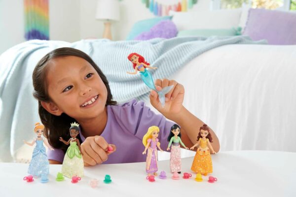 Set x6 figuras de princesas Disney  hora del té con accesorios - Imagen 3