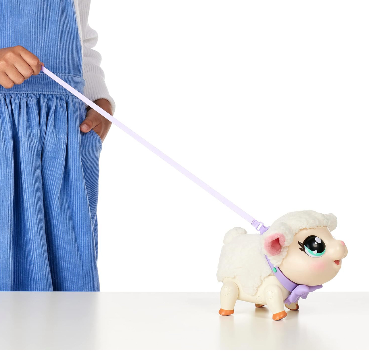 Little Live Pets oveja que camina con sonidos, reacciones y toma tetero - Imagen 2